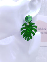 Load image into Gallery viewer, Green Palm Leaf  Earrings