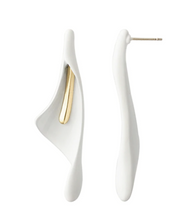 Load image into Gallery viewer, Lovely Lily Earrings