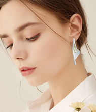 Load image into Gallery viewer, Lovely Lily Earrings